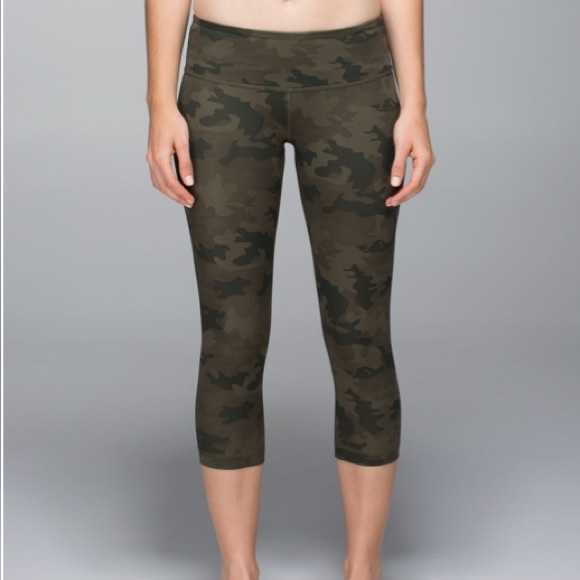 lululemon athletica Pants - Lululemon Wunder Under Crop Savasana Camo Fatigue Green Size 4